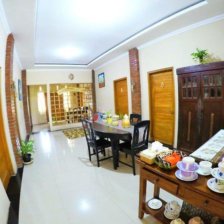 Ndalem Eyang Dwijo Hotel Yogyakarta Exterior photo