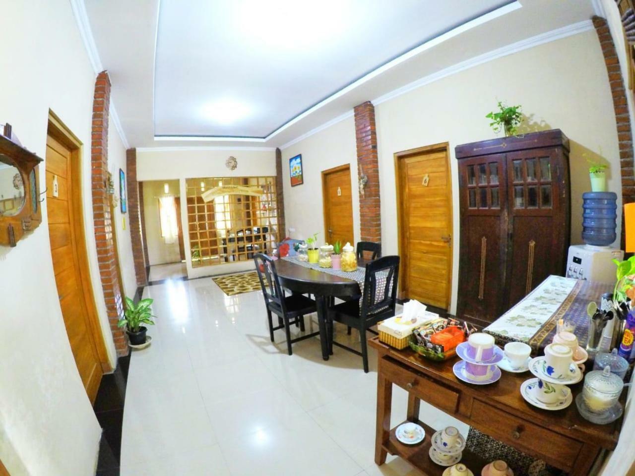 Ndalem Eyang Dwijo Hotel Yogyakarta Exterior photo